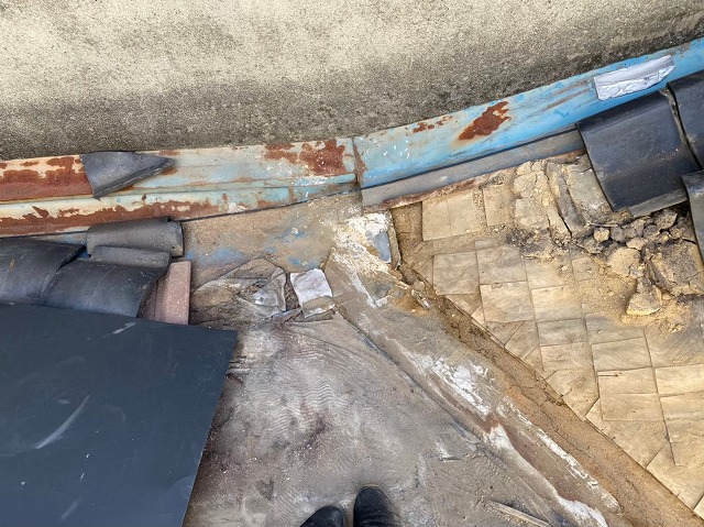 最安な方法で谷板金補修